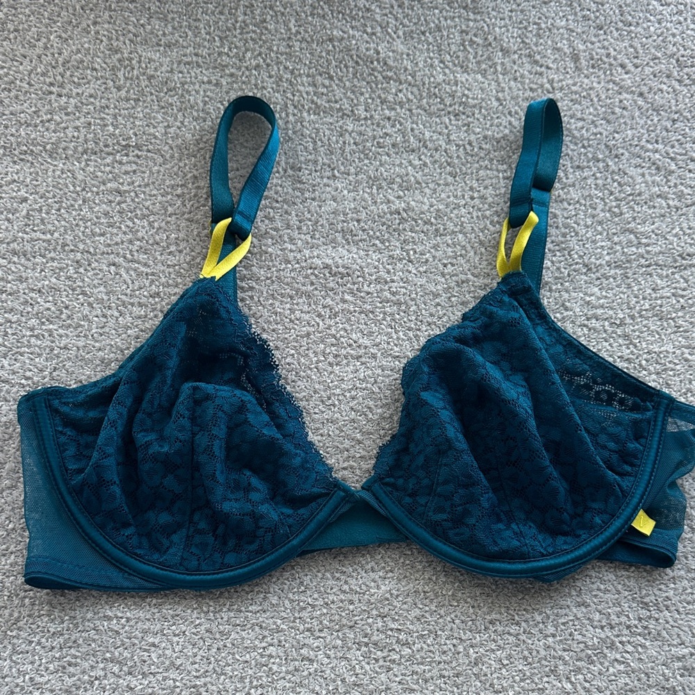 VICTORIA'S SECRET Unlined Demi Bra - 36C